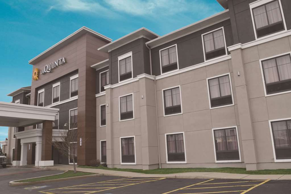 La Quinta By Wyndham Lackawanna Exterior foto